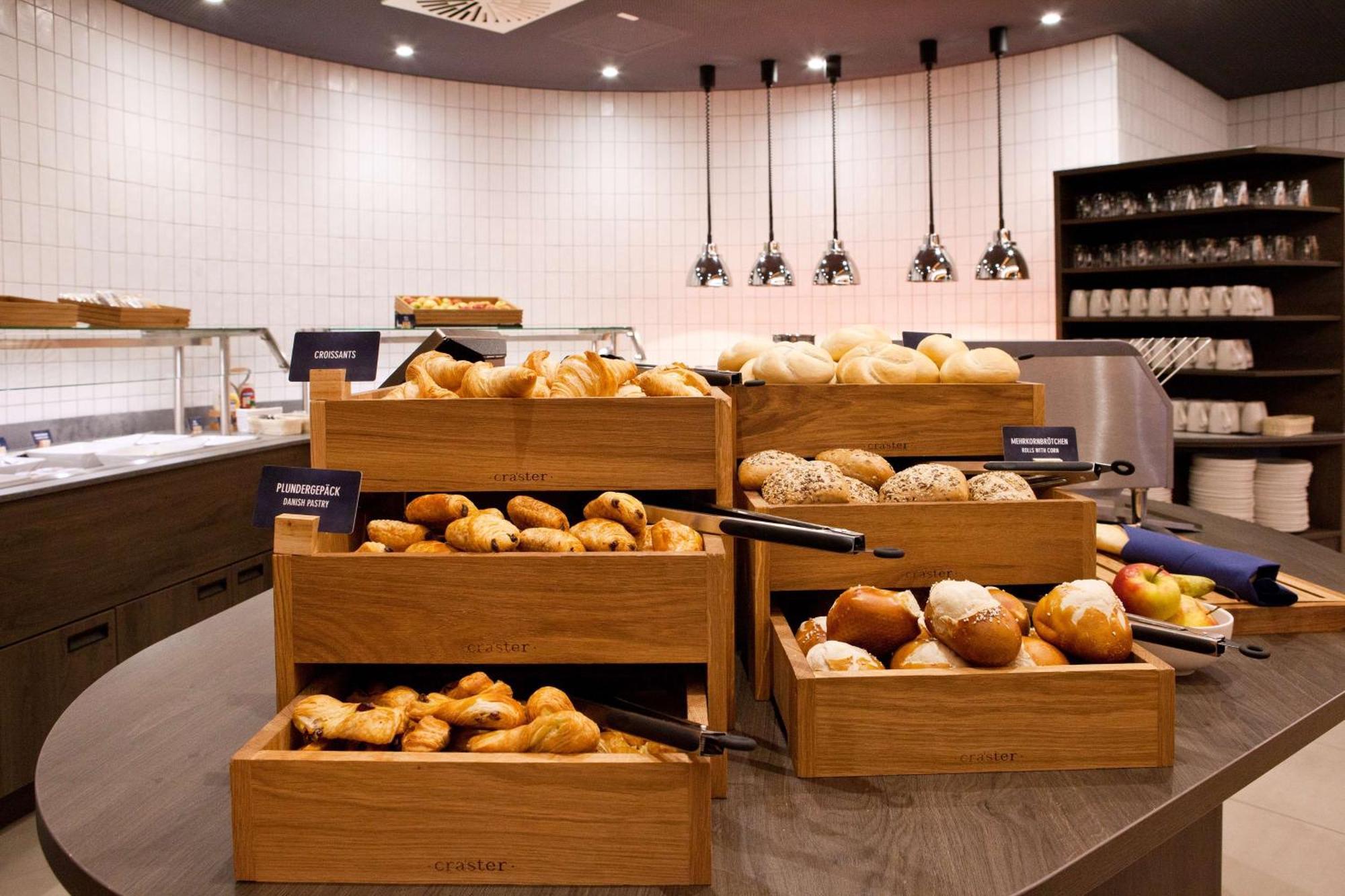 Hampton By Hilton Regensburg Hotel Екстериор снимка